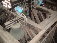 Kirchturm mit Turmfalken